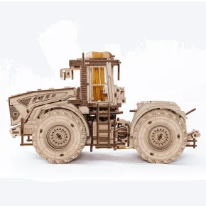 MagicHolz Kirovets K-7M Traktor mit Anhänger