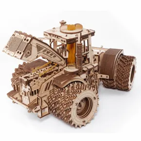 MagicHolz Kirovets K-7M Traktor mit Anhänger