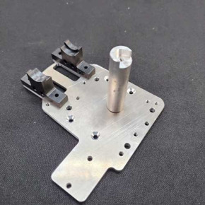M2C Top Mount ESC Plate für Sledge Style Trucks
